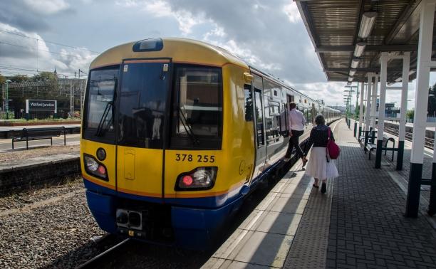 Train Watford Junction