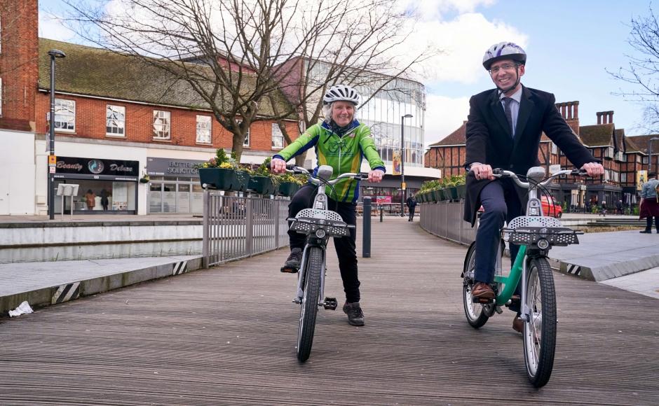 Mayor peter taylor with watford cycle hub on beryl bikes
