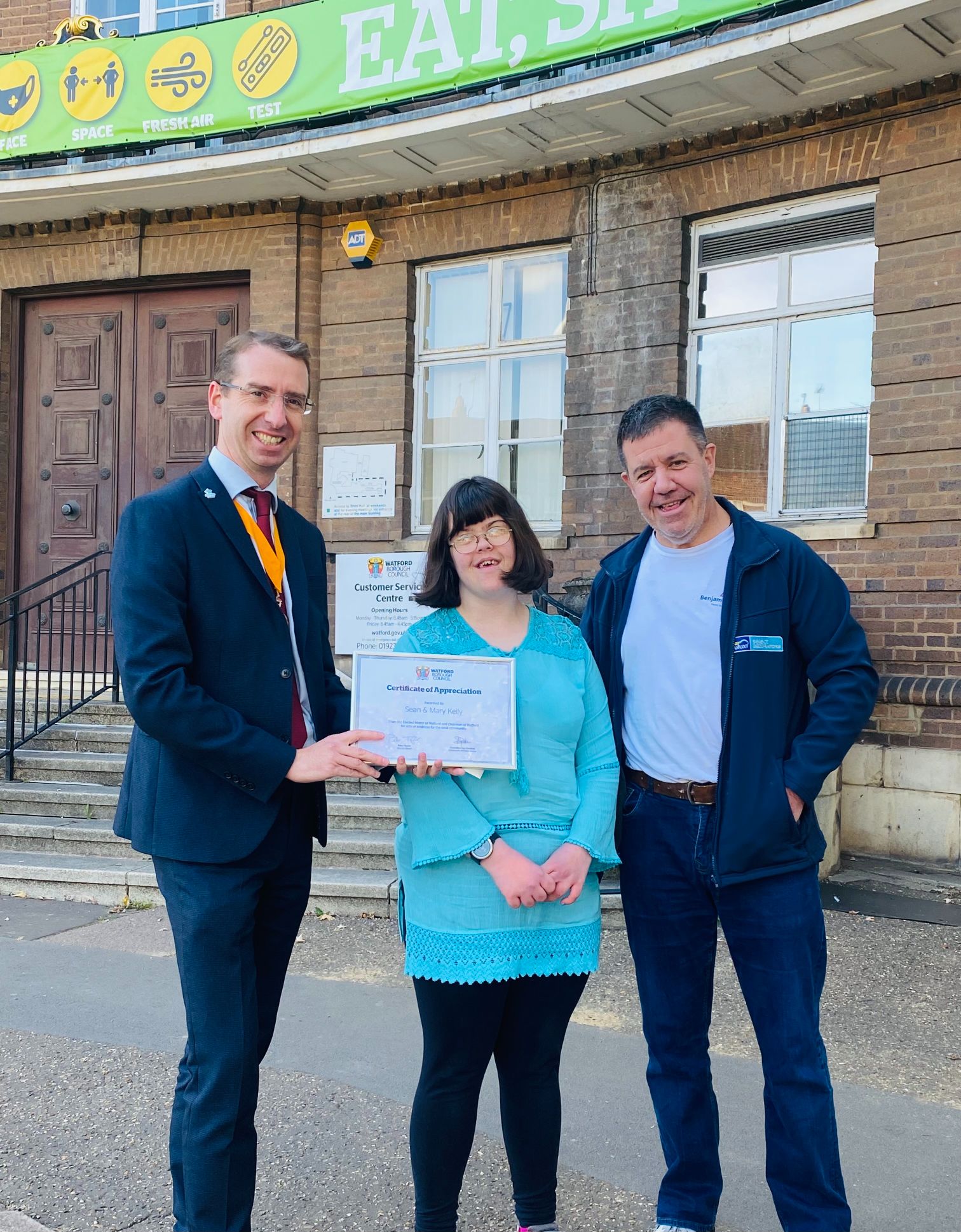 Mayor Peter Taylor with 'Unsung Heroes' Sean and Mary Kelly